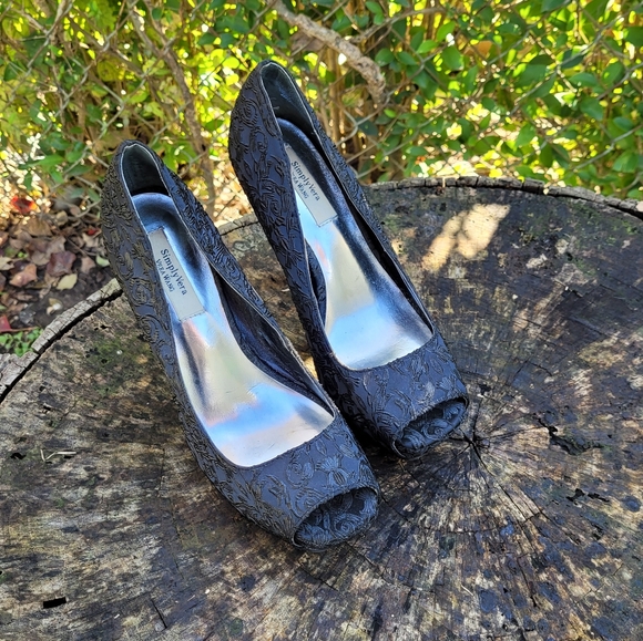 Vintage Women Black Detailed Designs High Heel Pumps By Vera Wang Size 6M/Women - Picture 4 of 10